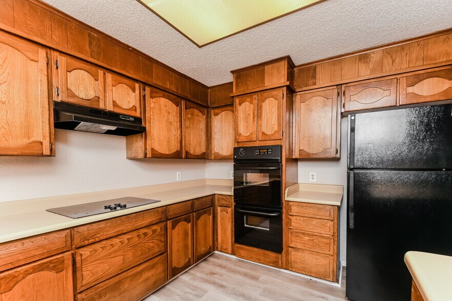 Building Photo - 3621 Willowbrook Dr