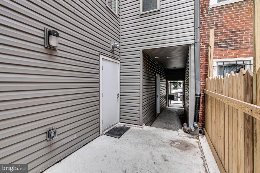 Building Photo - 707 N 40th St