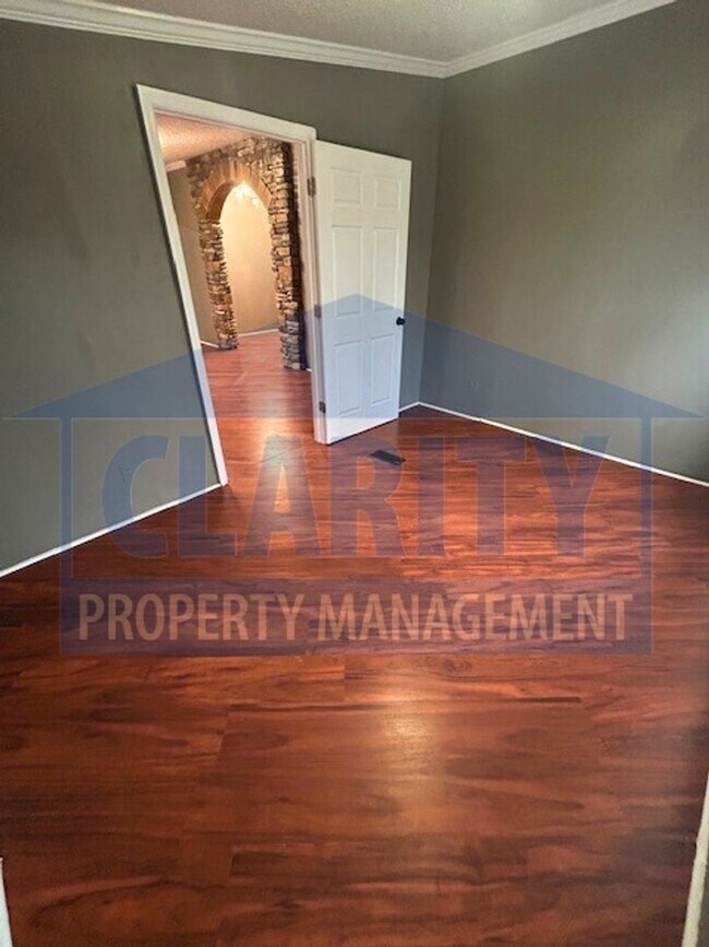 Building Photo - Three bedroom home w/ fenced in yard!