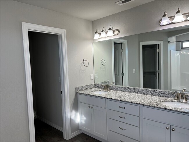 Building Photo - 1001 Tulip St