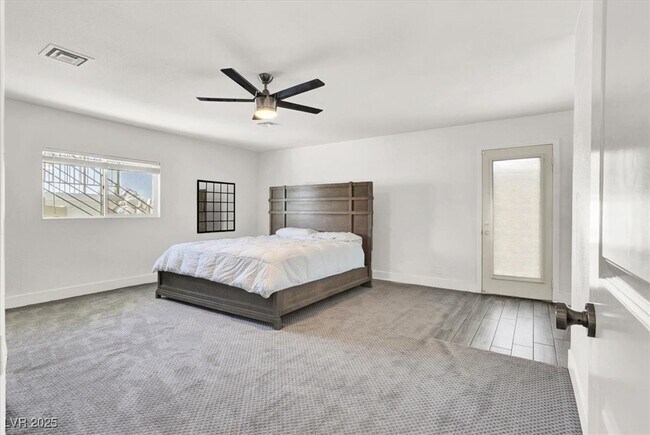 Building Photo - 1600 Eaton Dr