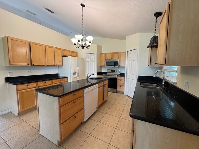 Building Photo - Available Now! Spacious 4-Bedroom, 2-Bath ...