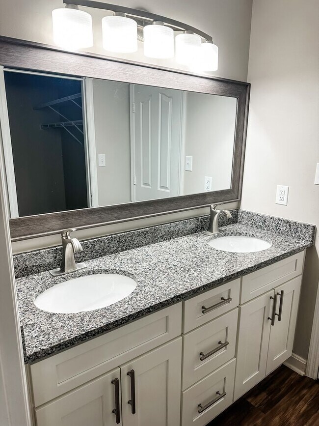 Building Photo - Beautifully updated 4 Bedroom/2.5 Bath Executive Rental in Farragut!