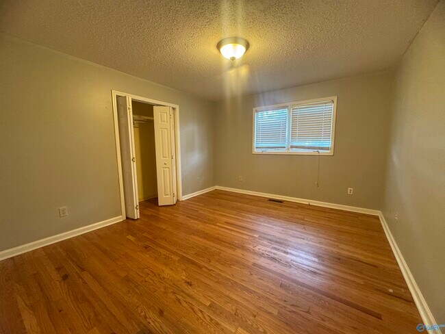 Building Photo - 4718 Rutledge Dr NW