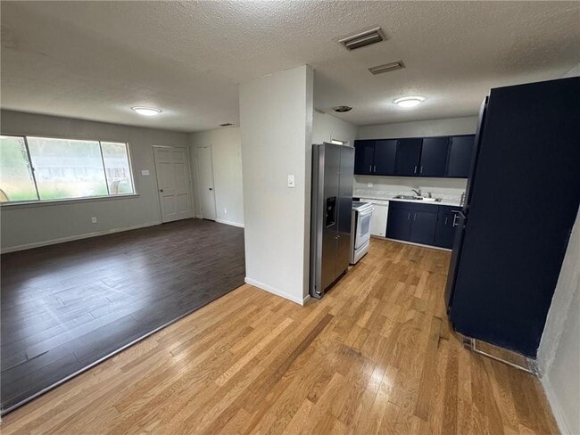 Building Photo - 4734 Clarendon Dr