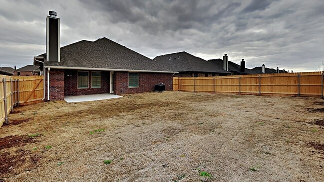 Building Photo - Spectacular 3 Bedroom 2 Bathroom Home in Britton Farms (Yukon Schools)