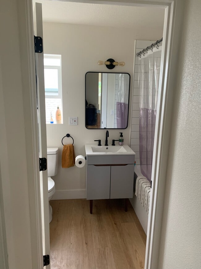 Building Photo - 5735 NE 33rd Ave