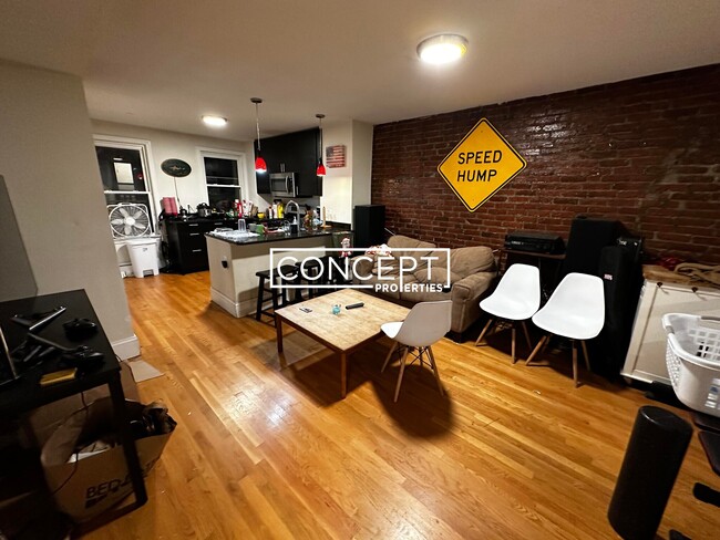 Building Photo - 14 Parker Hill Ave