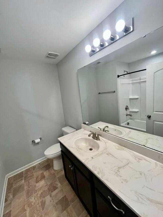 Building Photo - 2105 Boynton St