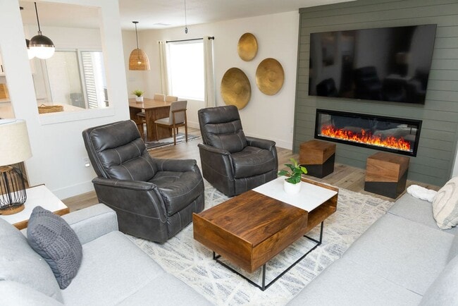 Building Photo - Beautiful Lake Havasau Home