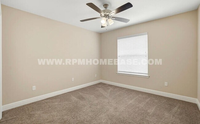 Building Photo - Contemporary 3 Bed 3 Bath Townhome Just 4 Miles from Navarre Beach