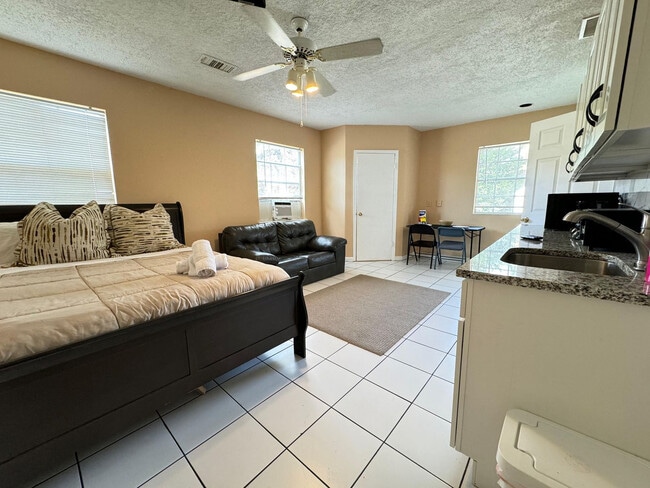 Building Photo - 7326 Lake Floy Cir