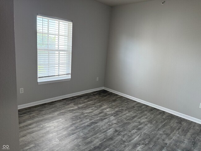 Building Photo - 12880 University,Unit 3b Crescent