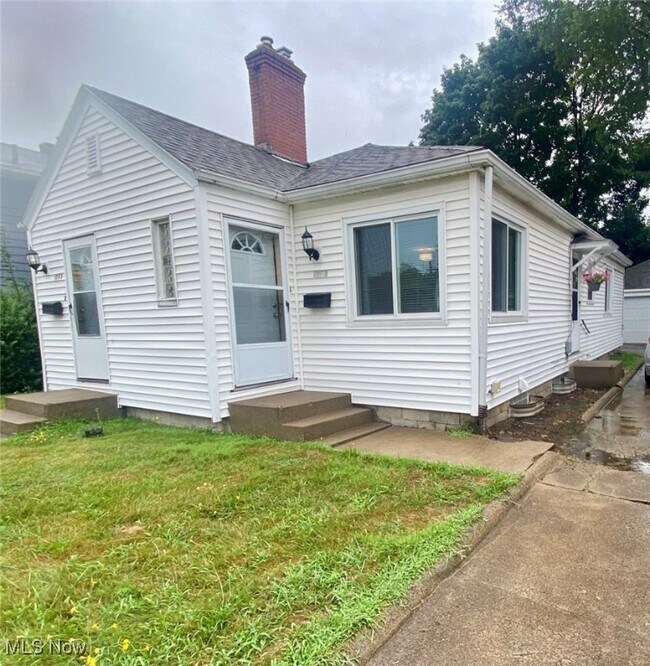 Primary Photo - 1093 N Main St