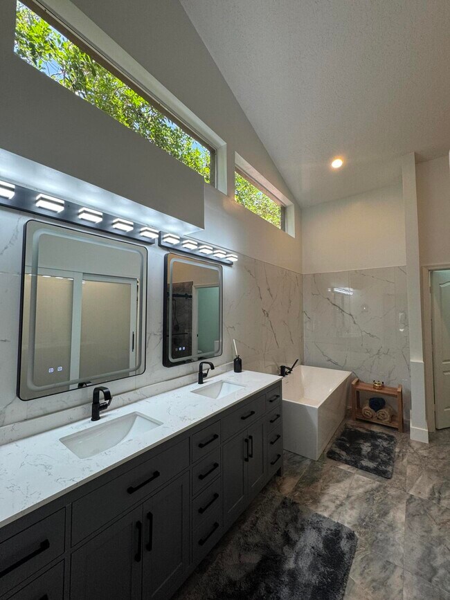 Building Photo - 8561 Lawson Cir