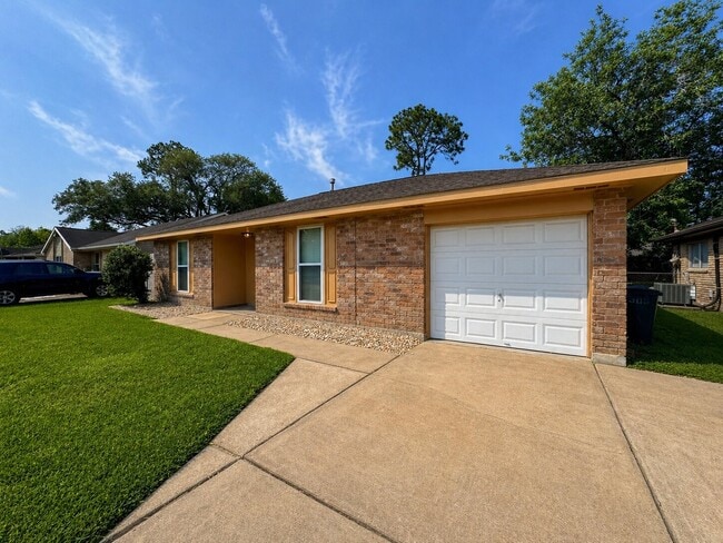 Building Photo - 506 Avondale Ln