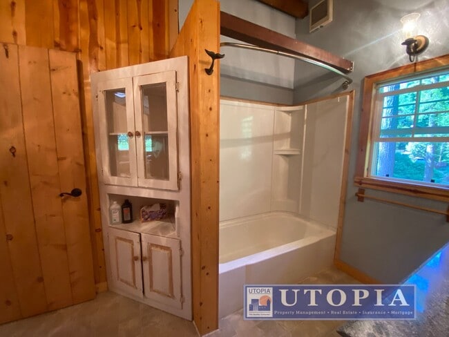 Building Photo - Gorgeous 4-bedroom, 2-bathroom Forest Lake Home with Deck, Office & Scenic Redwood Views