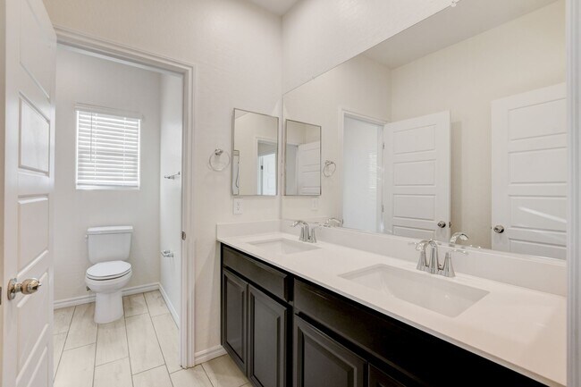 Building Photo - 4 Bedroom Townhouse in Tule Springs Coming Soon!