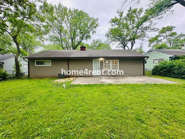Building Photo - Lovely Three Bedroom Home in KCMO and an Updated Kitchen  w/ Granite and SS Appliances, including...