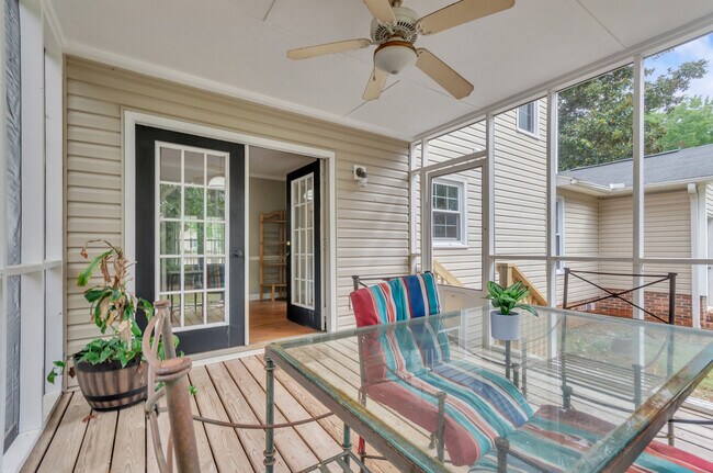 Building Photo - 517 Laurel Tree Ln