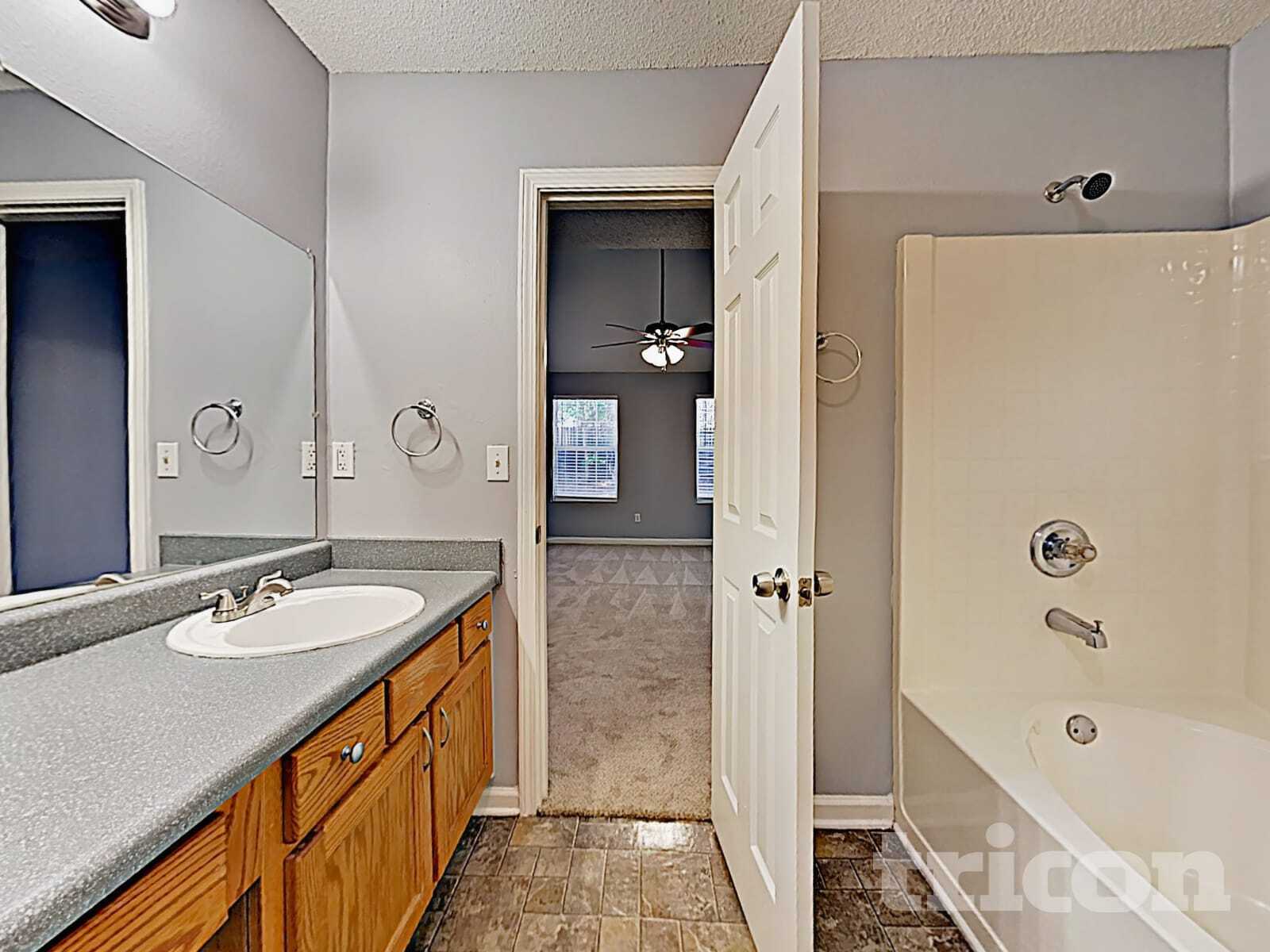 Building Photo - 416 Hillandale Park Dr