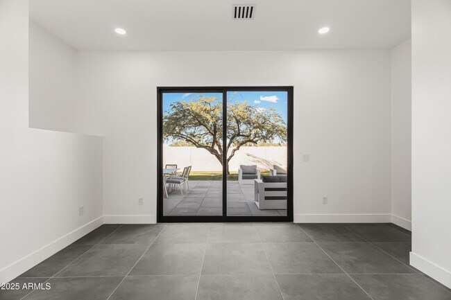 Building Photo - 5156 N 45th Pl