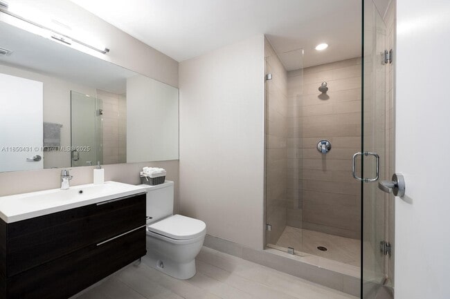 Building Photo - 9940 W Bay Harbor Dr