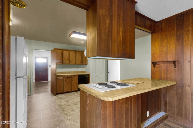 Building Photo - 2307 Woodland Ave