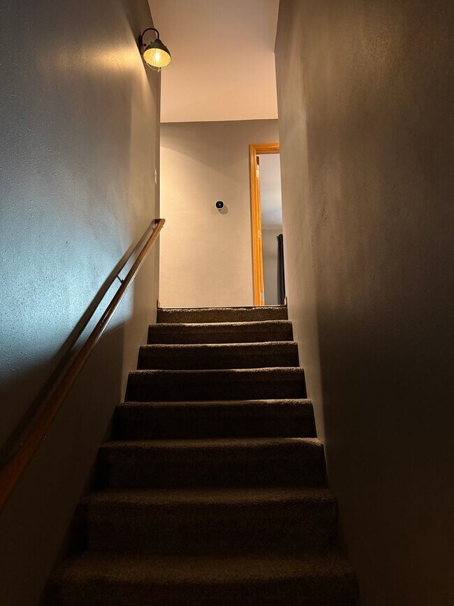 Building Photo - Remodeled 3BR 3BA Duplex in Black Earth –  $2800 month