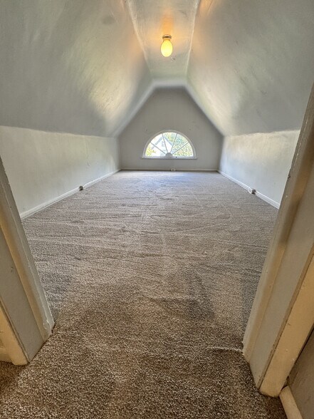 Bedroom/Office - 4917 Marion Ave
