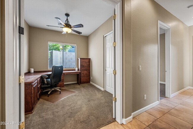 Building Photo - 2122 W Red Range Way