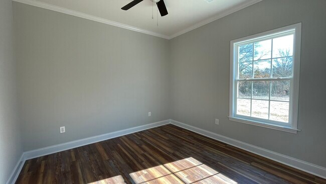 Building Photo - 53 Dewitt Lowery Rd