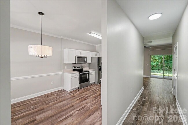 Building Photo - 2120 Sardony Ln