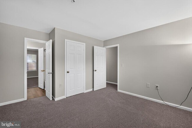 Building Photo - 2434 Sandwich Ct