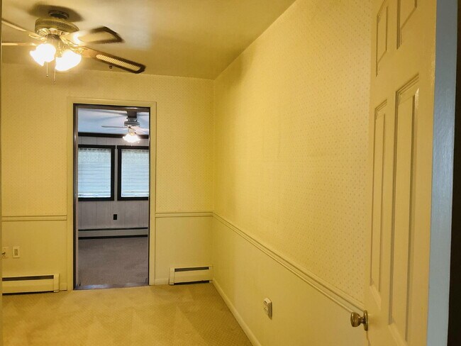 Building Photo - "Charming 3-Bedroom Home with 2 Full Baths...