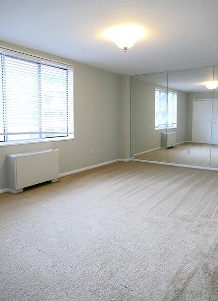 Building Photo - 6631 Wakefield Dr