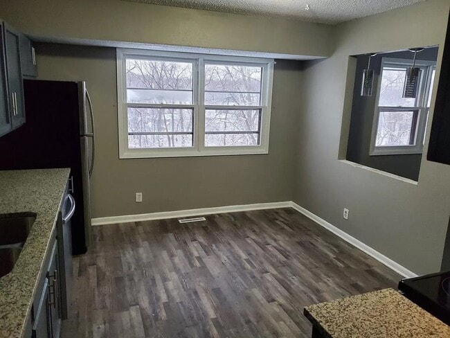 Building Photo - 616 E Hackley Ave