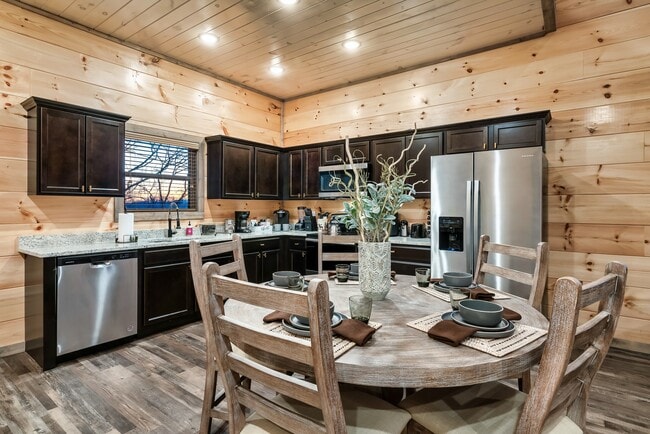 Building Photo - 2127 Eagle Feather Dr