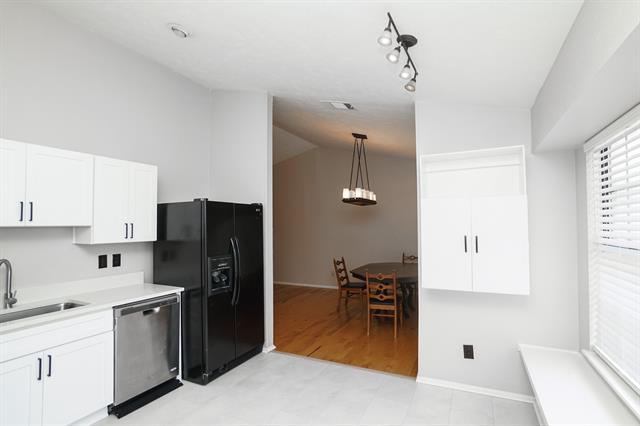 Building Photo - 548 Guadalupe Dr