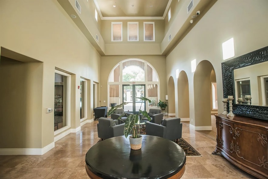 Clubhouse - 4800 Westlake Pky