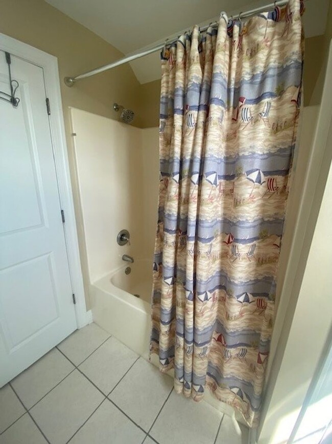 Building Photo - Nicely furnished garage apartment in gated...