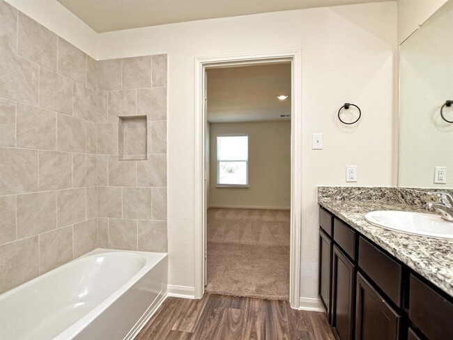 Building Photo - 341 Cres Park Dr