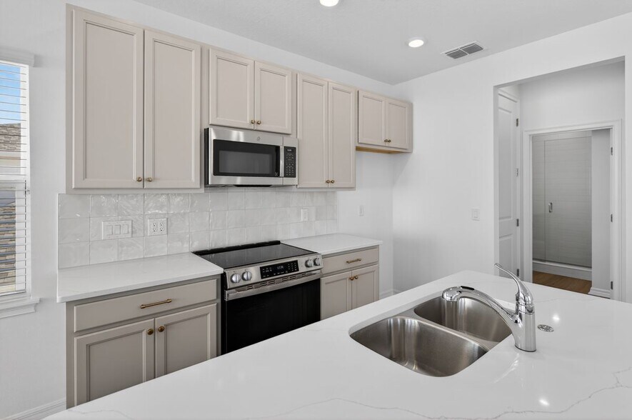 Building Photo - 2926 Sailhouse Dr