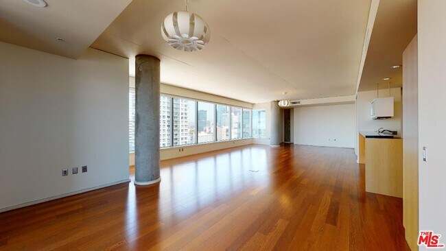 Building Photo - 1155 S Grand Ave