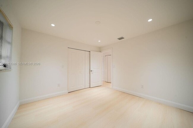 Building Photo - 1550 S Greenway Dr