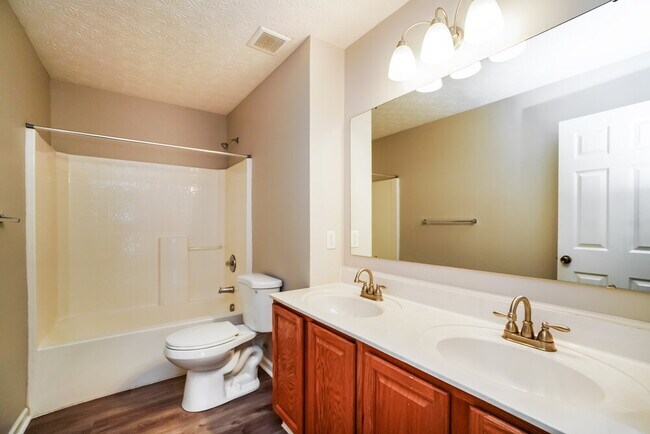 Building Photo - 283 Pinecrest Dr