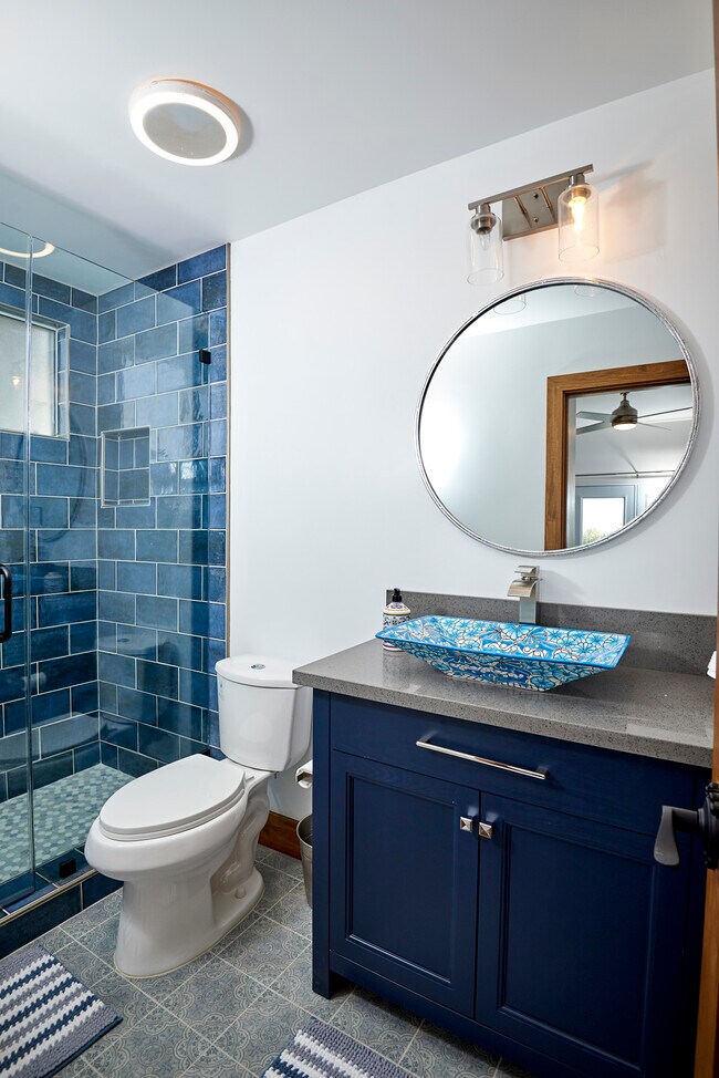 Building Photo - 7080 Via del Mar