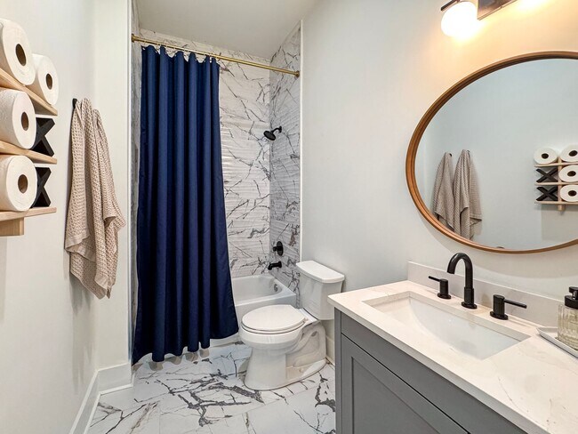 Building Photo - Newer Construction Meets Historic Cooper Young Charm • 5bd / 3ba