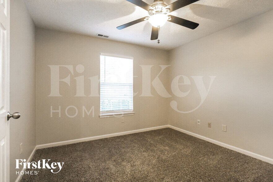 Building Photo - 2304 Burgundy Way