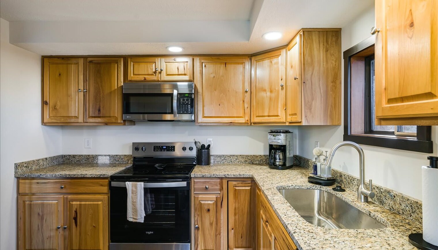 Building Photo - 20220 Wooded View Ln